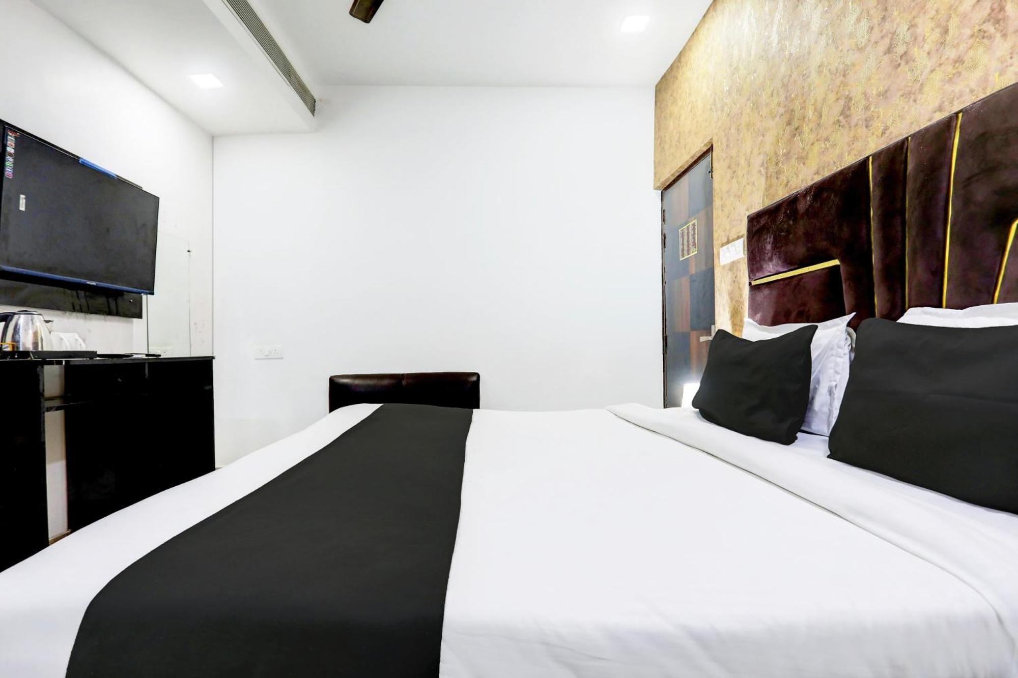 Super Collection O Kalyanpur Hotel Kanpur Bagian luar foto